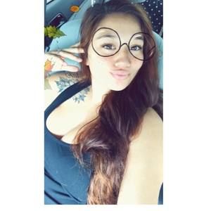 Meet your Posher, Joelle